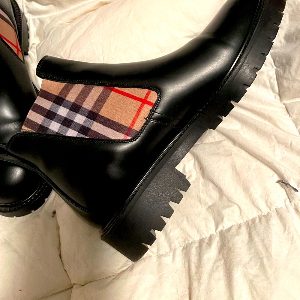 Burberry booties